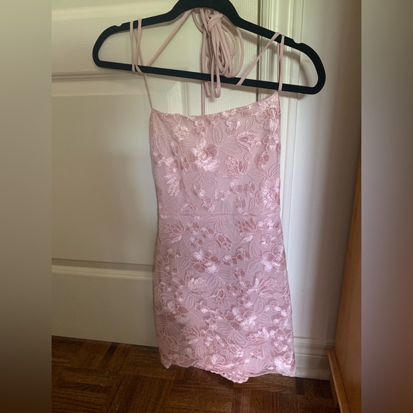 HOST PICK: LUCY IN THE SKY Camila Scallop Lace Bodycon in Dusty Pink XS - Picture 5 of 10